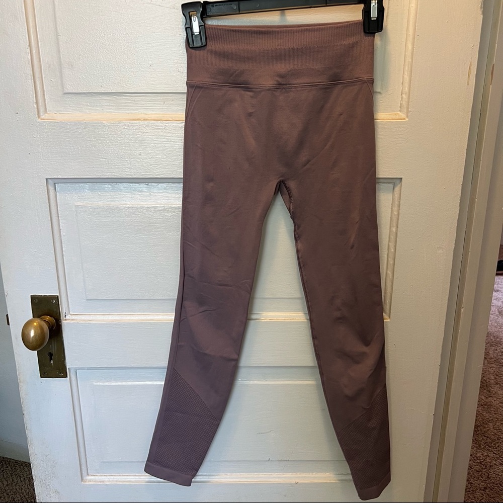 Lululemon Ribbed leggings in Plum - Picture 12 of 16